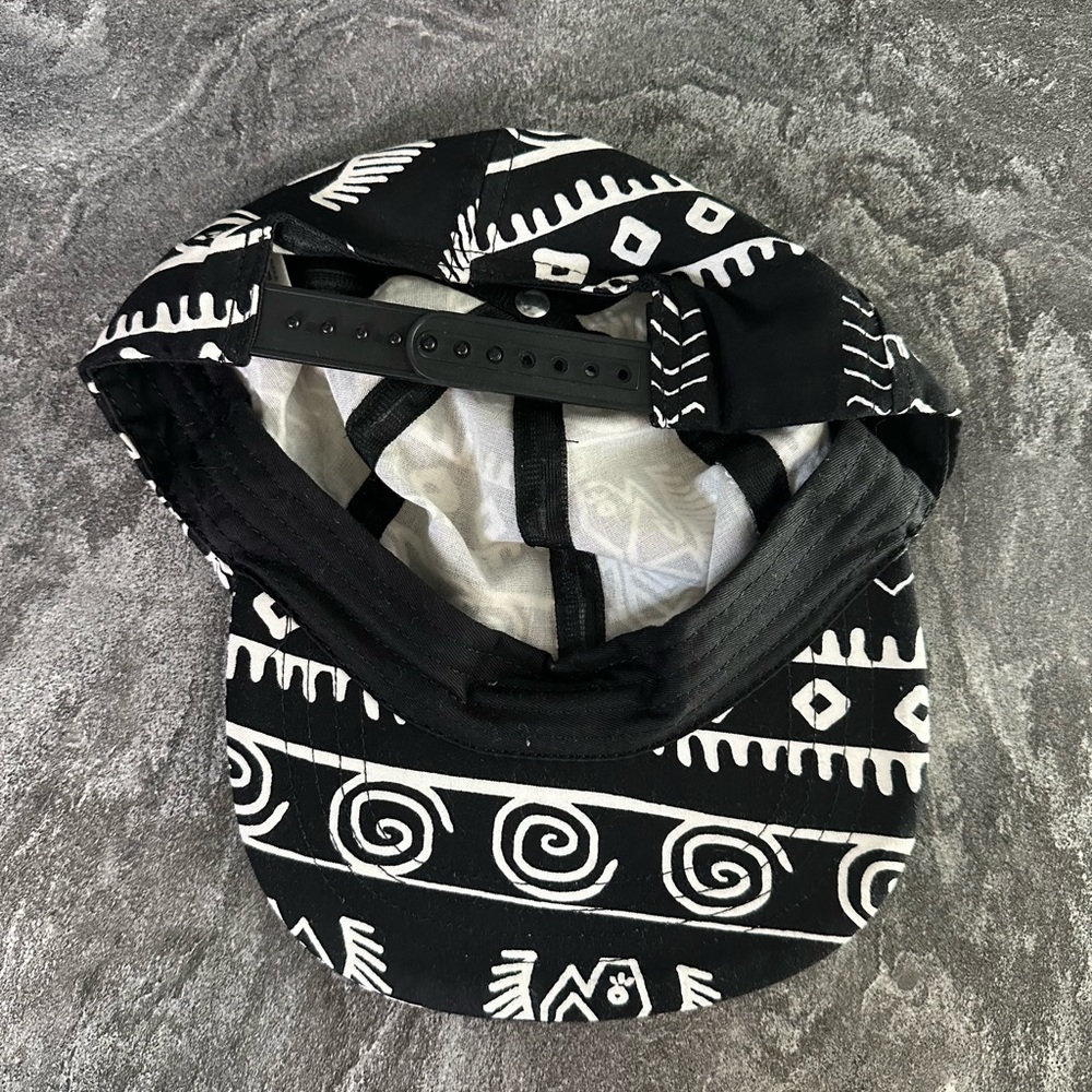 American Apparel Black and White Tribal Printed Flat Brim Hat - Picture 2 of 3